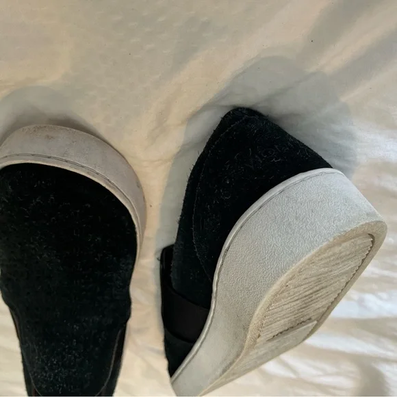 Vionic Women’s Suede Black Slip-On Shoes - Picture 4 of 7